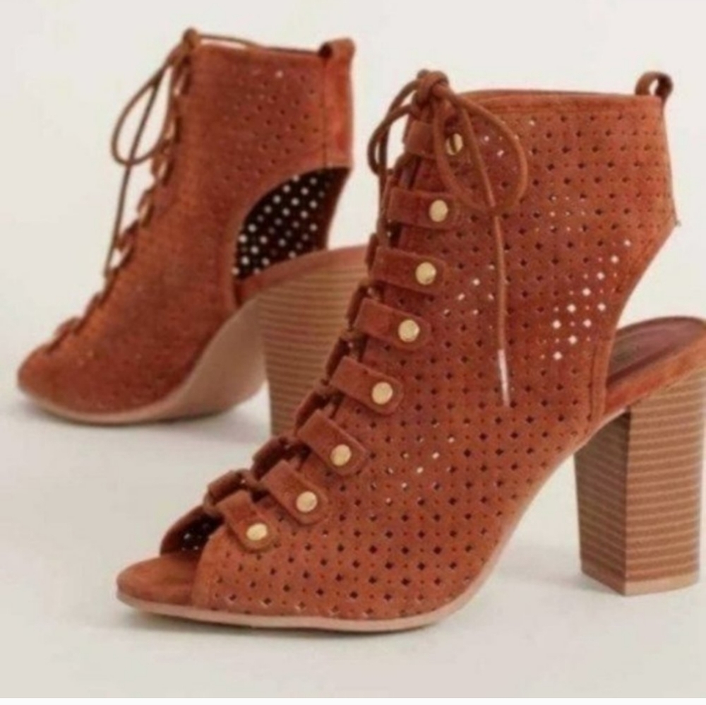 Amber lazer cut lace up peep toe boots block heel orange brown. Women's 7.5
